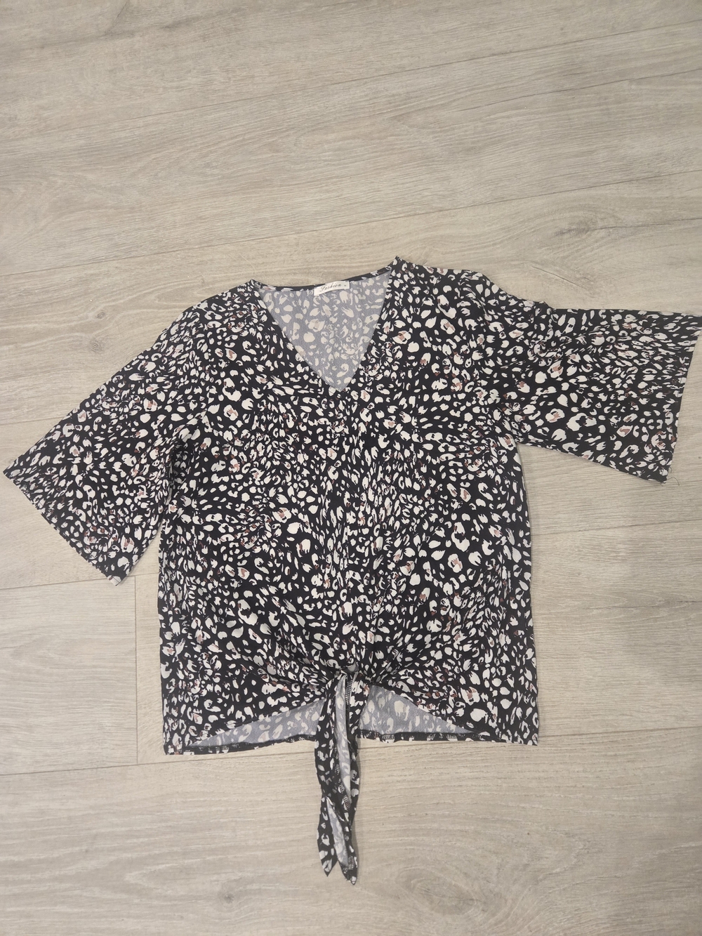 Women's Tie-Front V-Neck Blouse - Black & Cream Leopard Print